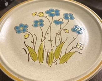 Four 1970s Hearthside festival stoneware plates
