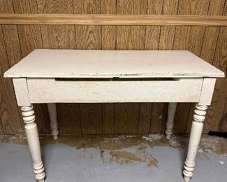 Amazing and simple old farmhouse table. Great project!