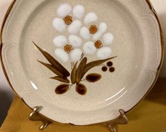 The classics Hearthside Castlewood plates