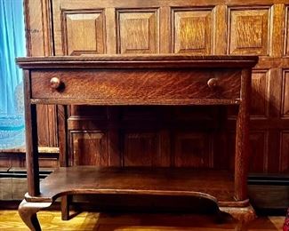 Beautiful Tiger Oak Small Buffet/ Console Table