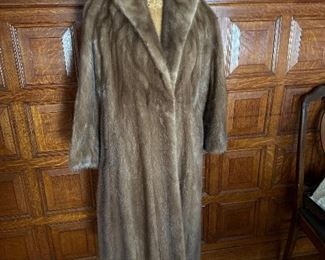 3/4 Length Mink Coat. Excellent condition!!