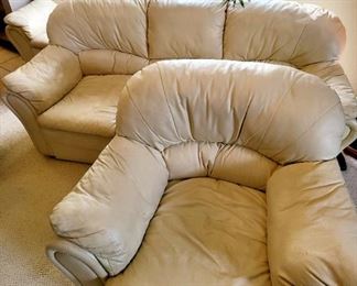 3-pc Italian Leather seating group $295 or bid #3
DELIVERY AVAILABLE