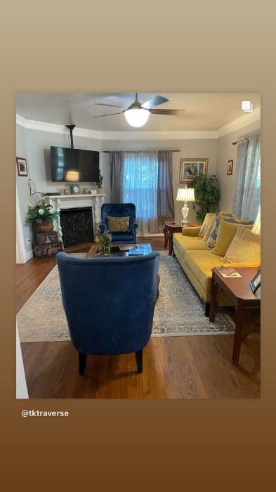 Living room furniture, carpet, lamps, pictures and TV for sale