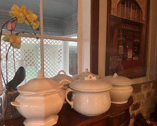 Soup tureens
