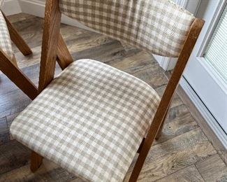 Solid wood table with 4 foldable chairs