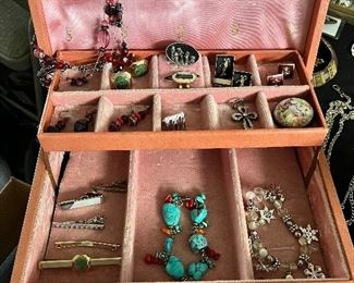 Vintage jewelry & boxes