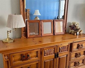 Broyhill dresser with mirror 