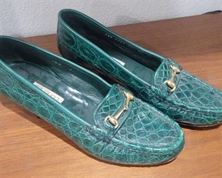 Shoes 1 Gucci. Emerald green crocodile Size on the bottom reads 38.5 B.  Inside reads 100 0195  I think size 8 good gently used condition. 