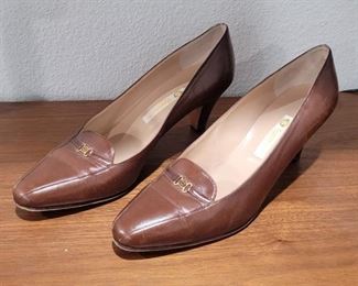 Shoes 2 Gucci brown Italian leather.  Beautiful and in good clean used condition. Size is 38.5 B. Which I believe to be a size 8.  