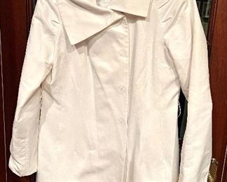 ELI TAHARI Awesome white overcoat