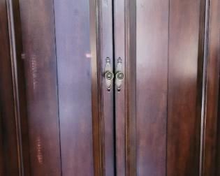 Mahagony Hutch Cabinet with bifold doors, cut-out for TV