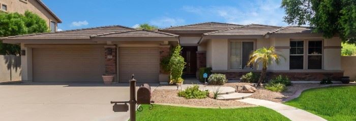 Stunning home in Tempe gated community