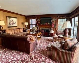 SOFAS, TABLES & CHAIRS 