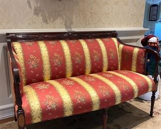 PRETTY SETTEE 