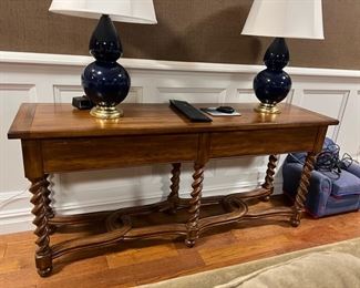CONSOLE TABLE