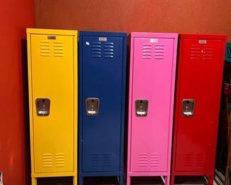 KIDS LOCKERS