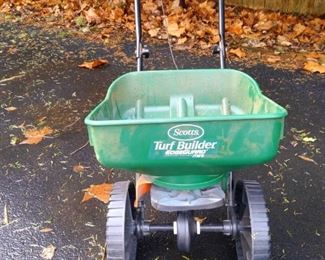 Scott’s Mini Broadcast Spreader!