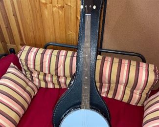 Vintage Harmony Banjo w/Case!