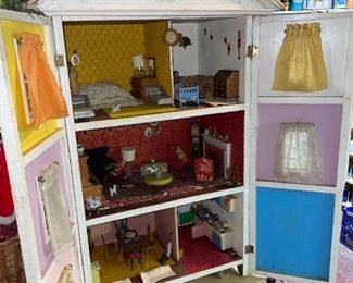 Doll House & Furniture!