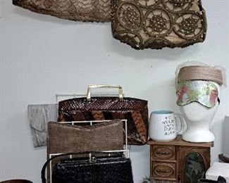 Much vintage ladies' items. Purses, hosiery, shoes
