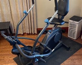 Teeter Freestep Recumbent Cross Trainer
