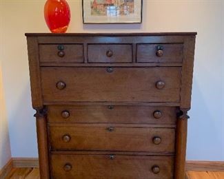 Antique chest of drawers in excellent condition