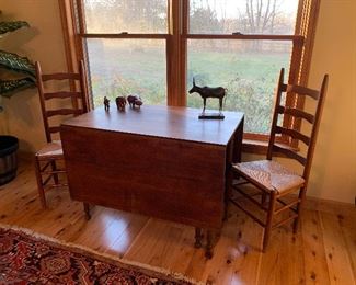 Antique drop leaf table in great condition