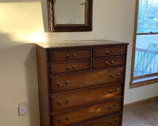 Chest of drawers in good condition