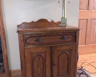 Oak cabinet in good condition