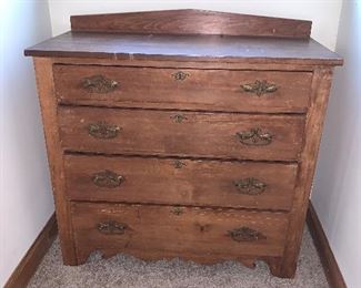 Oak chest of drawers in good condition