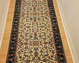 Oriental rug, 2.7x7.9'