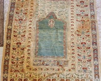 Oriental rug 4'3"x5'8"