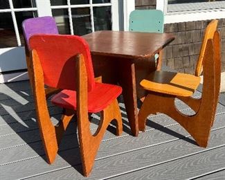 jesse lee designs Modern Child Table set with 4 chairs 
$250

(Retails for $500)