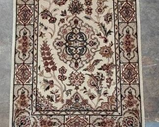 Beautiful Cream Burgundy Throw Rug