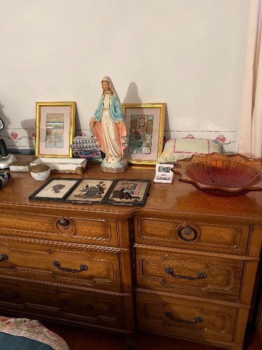 Whole House sale with a lot of finds in Dumont... starts on 1/4/2023