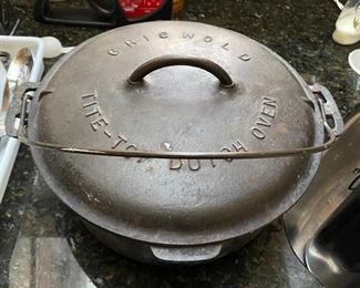 Griswold cast iron Dutch Oven w/lid