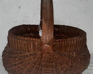 EARLY BUTTOCKS BASKET 