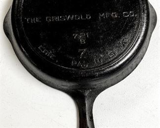 GRISWOLD “VICTOR” #7 CAST IRON SKILLET 