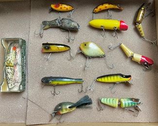 VINTAGE / ANTIQUE WOODEN FISHING PLUGS 