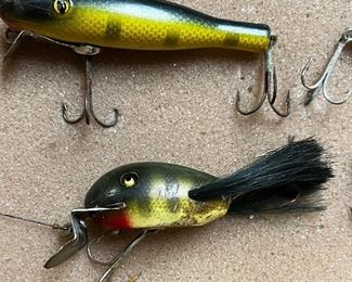 UNUSUAL WOODEN FISHING PLUG 