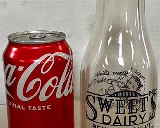 VINTAGE PINT SIZE “SWEET’S DAIRY BENNINGTON, VT.” MILK BOTTLE 