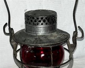 NYCS (NEW YORK CENTRAL STATION) RAILROAD LANTERN WITH RED GLOBE 