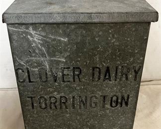 “CLOVER DAIRY TORRINGTON” MILK BOTTLE BOX - HOLDS 4 BOTTLES 