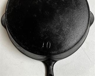 EARLY GRISWOLD “ERIE” #10 CAST IRON SKILLET 