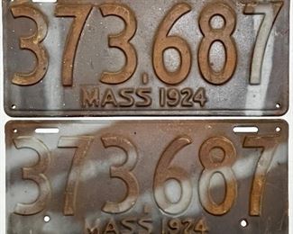 MATCHING PAIR 1924 MASSACHUSETTS LICENSE PLATES