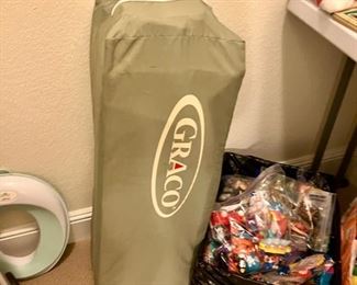 Graco Pack & Play in Carry Bag!