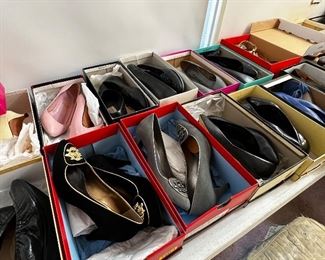 LADIES SHOES SIZE 6-7