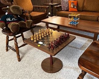 CHESS GAME AND TABLE