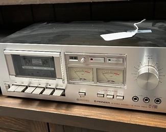 PIONEER CASSETTE PLAYER