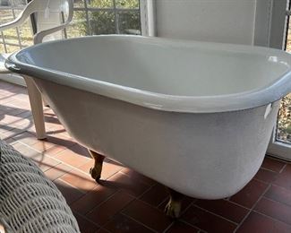 PORCELAIN CLAW FOOT BATH TUB